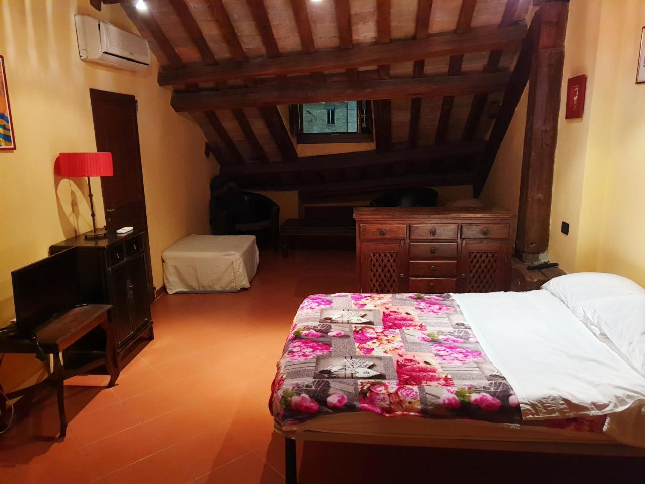 Apartment Garibaldi แฟร์รารา ภายนอก รูปภาพ